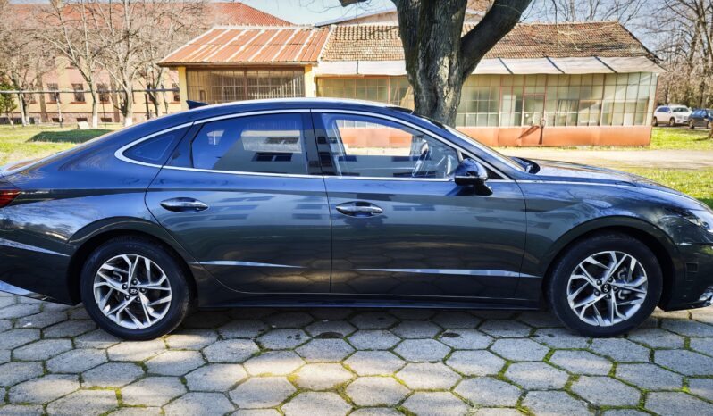 
								Hyundai Sonata									