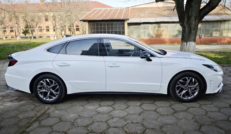 
								Hyundai Sonata									