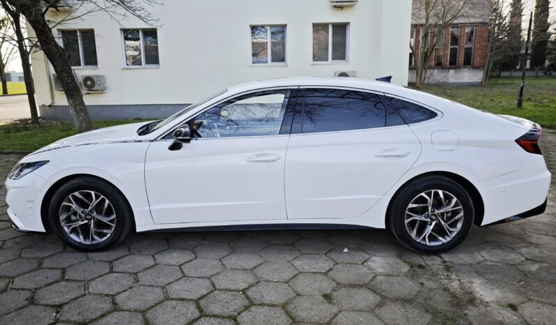 
								Hyundai Sonata									