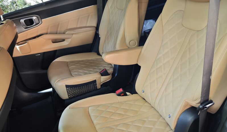 
								KIA SORENTO 6 seats									