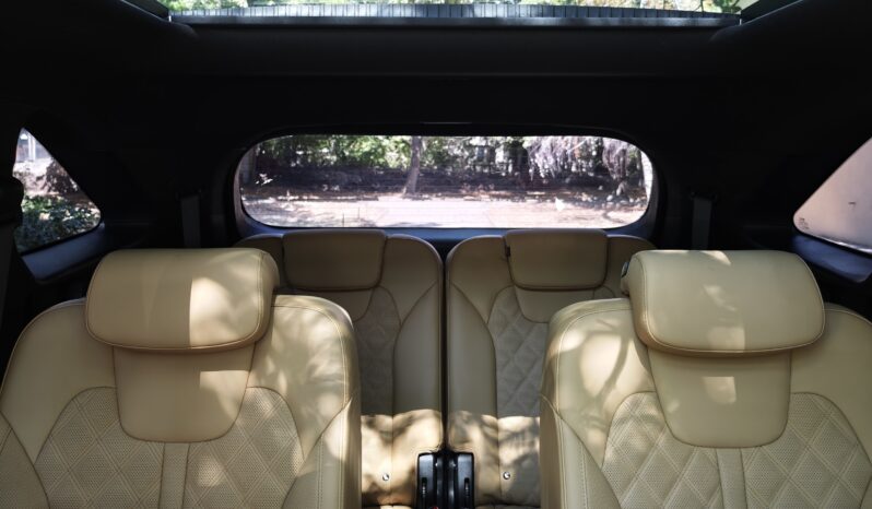 
								KIA SORENTO 6 seats									
