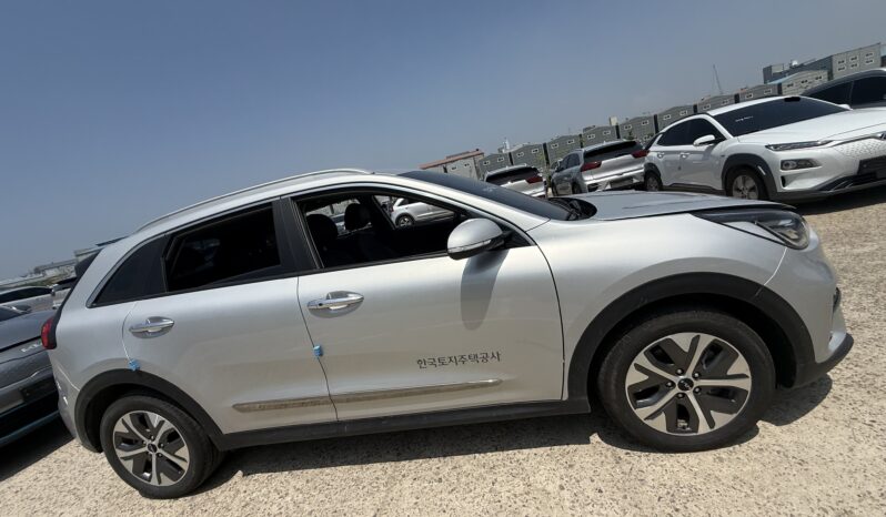 
								KIA NIRO									