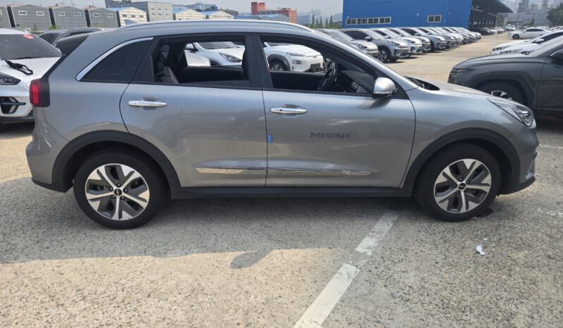 
								KIA NIRO									