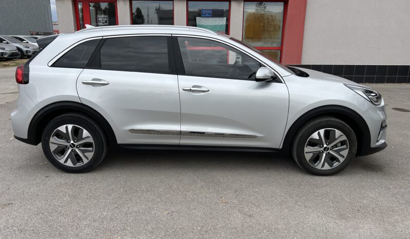 
								KIA NIRO									